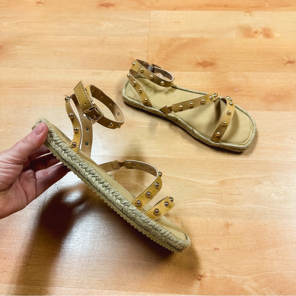 NWT True Craft Tan Notify Studded Sandals Womens Size 7 - Picture 8 of 11